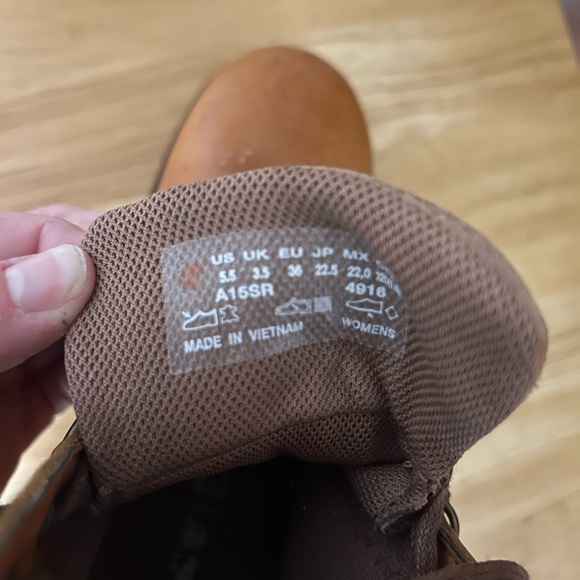 Women’s Timberland boots - Picture 4 of 4